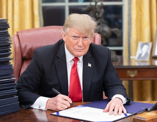Trump orders warning signs outside Smithsonian museum: What the executive order says